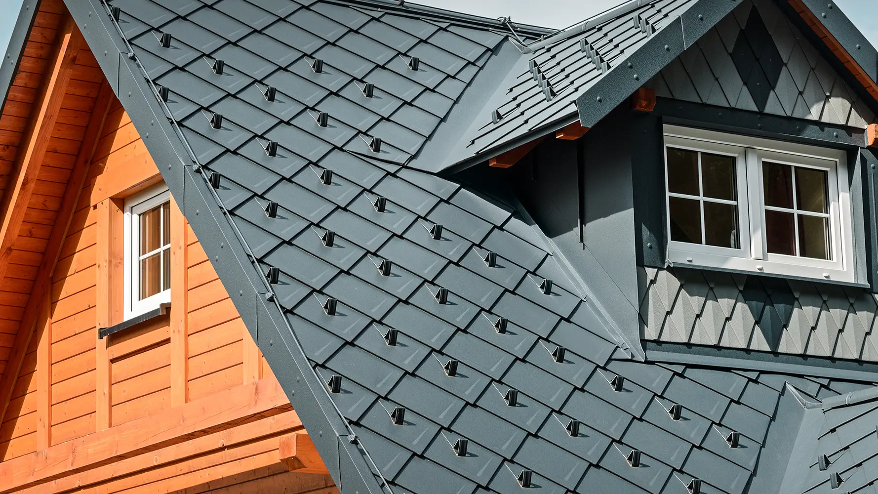 Pansion u Češkoj sa PREFA krovnim rombovima 29 × 29 u P.10 antracit boji